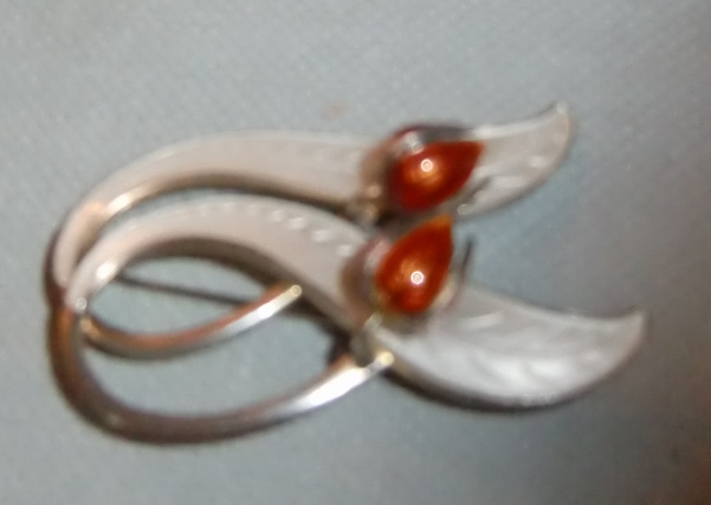 M854M Aksel Holmsen Tulip Brooch